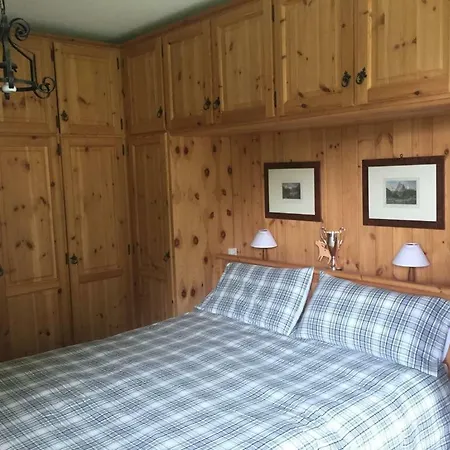 Chesa Ruinatsch 50 アパート